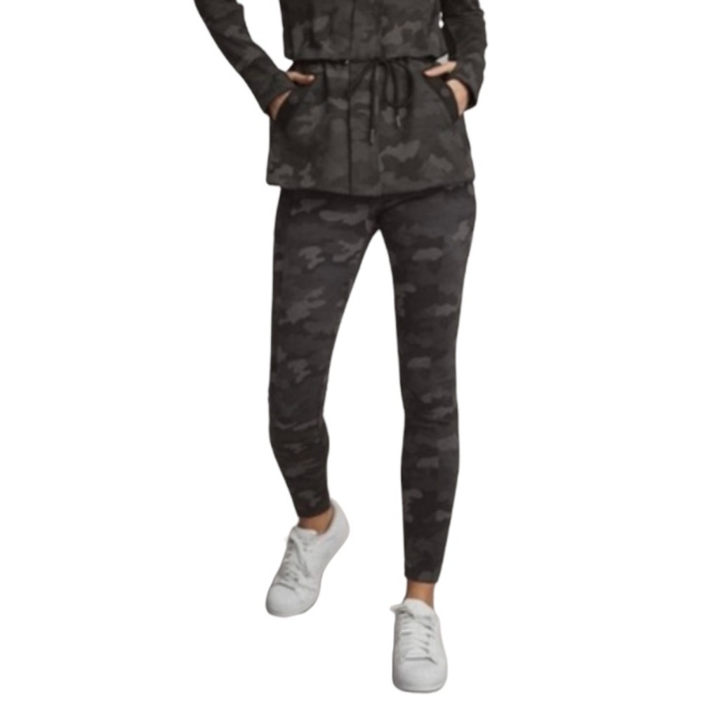 Cabi ATC Gray Camo High Rise Fitted Leggings Small